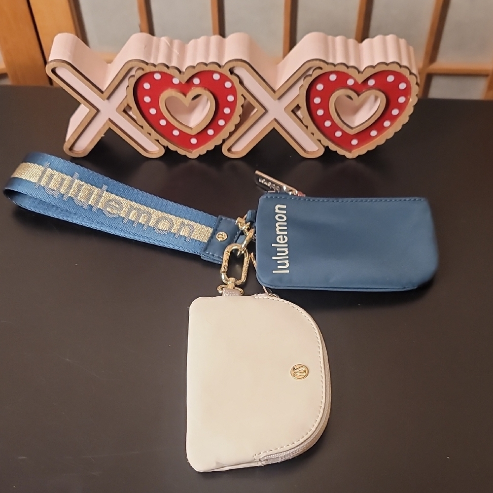 LULULEMON DUAL POUCH WRISTLET